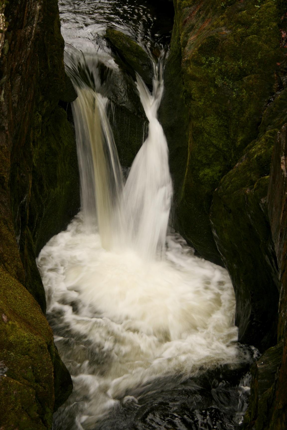 jana carga - waterfalls