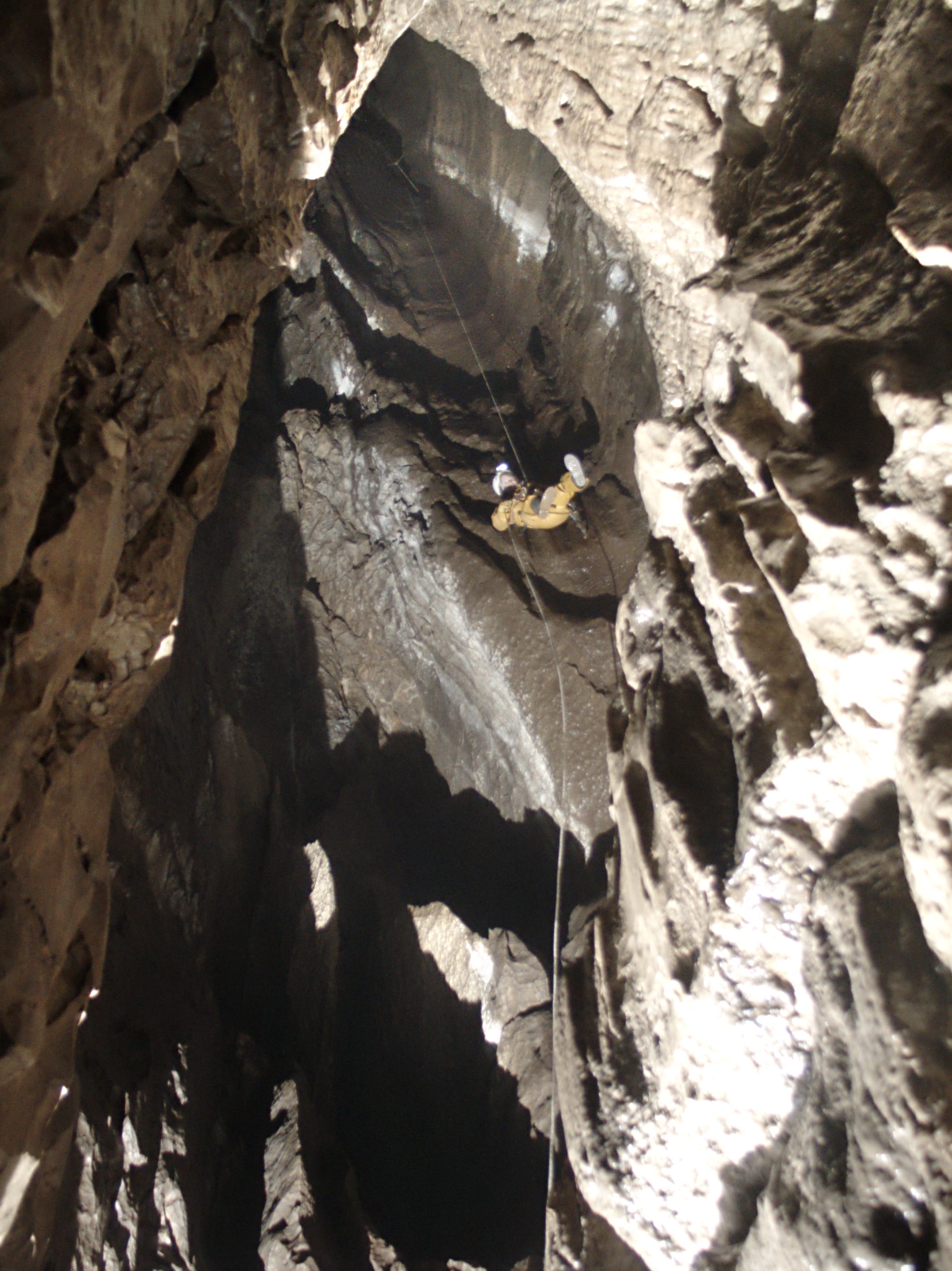 jarvist frost - canon g5 vivitar 283 - crw_5027_william_abseiling_down_centipede