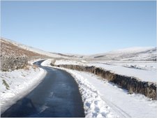 jarvist frost - canon g5 - towards kingsdale head from braida garth parking spot frozen kingsdale