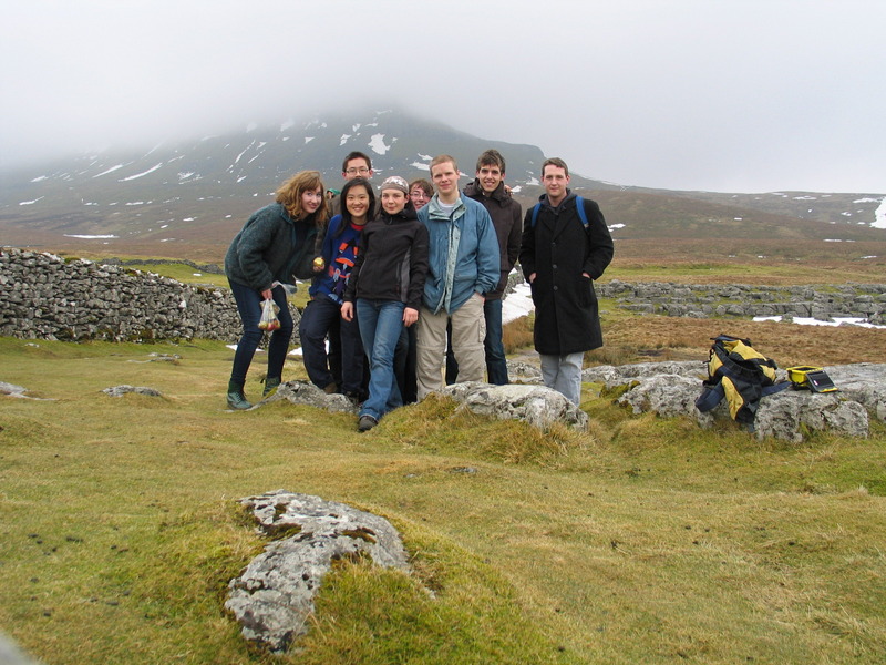 2010-02-07-12.50.44 - Jana Carga - Canon Powershot G5 - team penyghent peak2- with jana