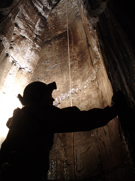 2010-04-17-13.00.08 - Jarvist Frost - Canon Powershot G5 - mon petit - base of pitch