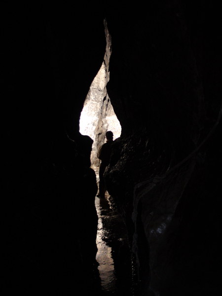 2010-04-17-15.13.58 - Jarvist Frost - Canon Powershot G5 - sump - william holding flash longview