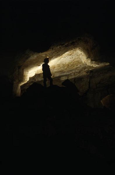 scuztitanic01 - Passageway above Titanic Pitch, Migovec System (D. Wilson)