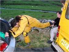 jarvist frost - kingsdale - dan removing riks welly