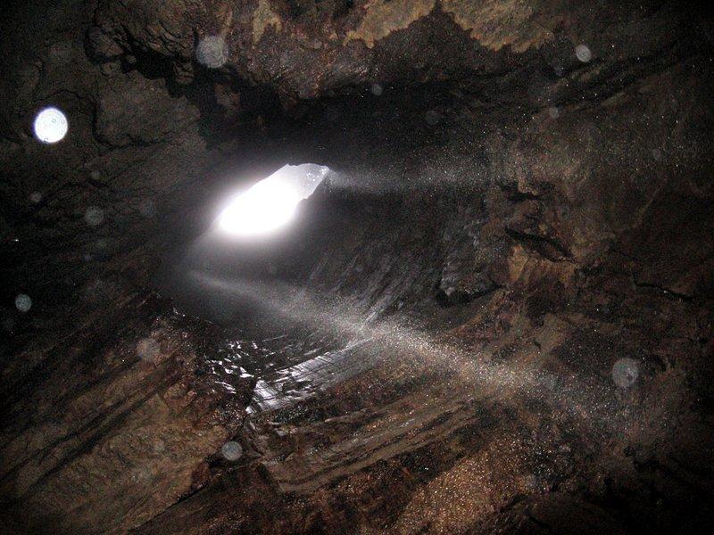 jarvist frost - canon a520 vivitar 283 -gaping gill main chamber - looking up