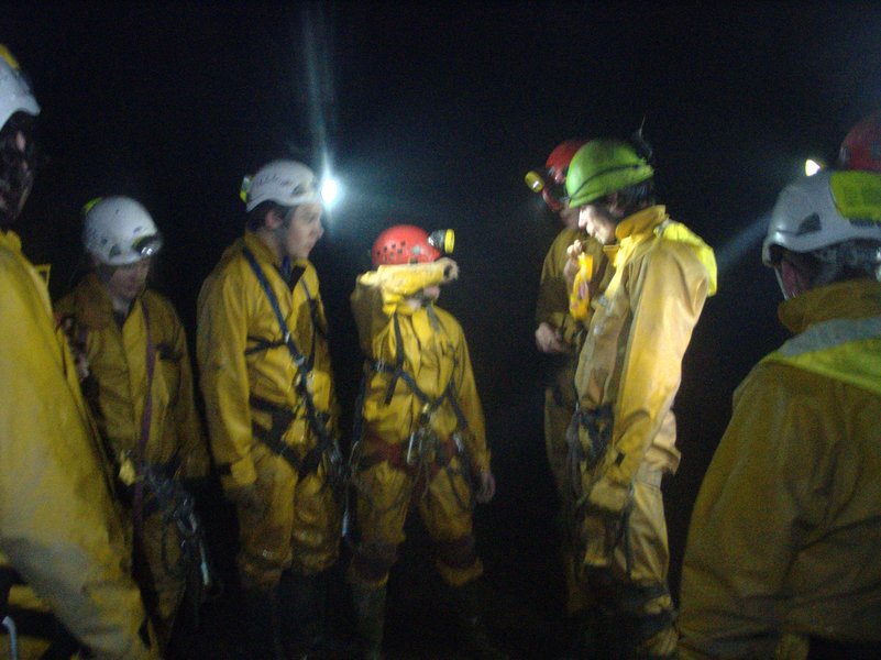 jarvist frost - canon g5 - gaping gill main chamber - group shot